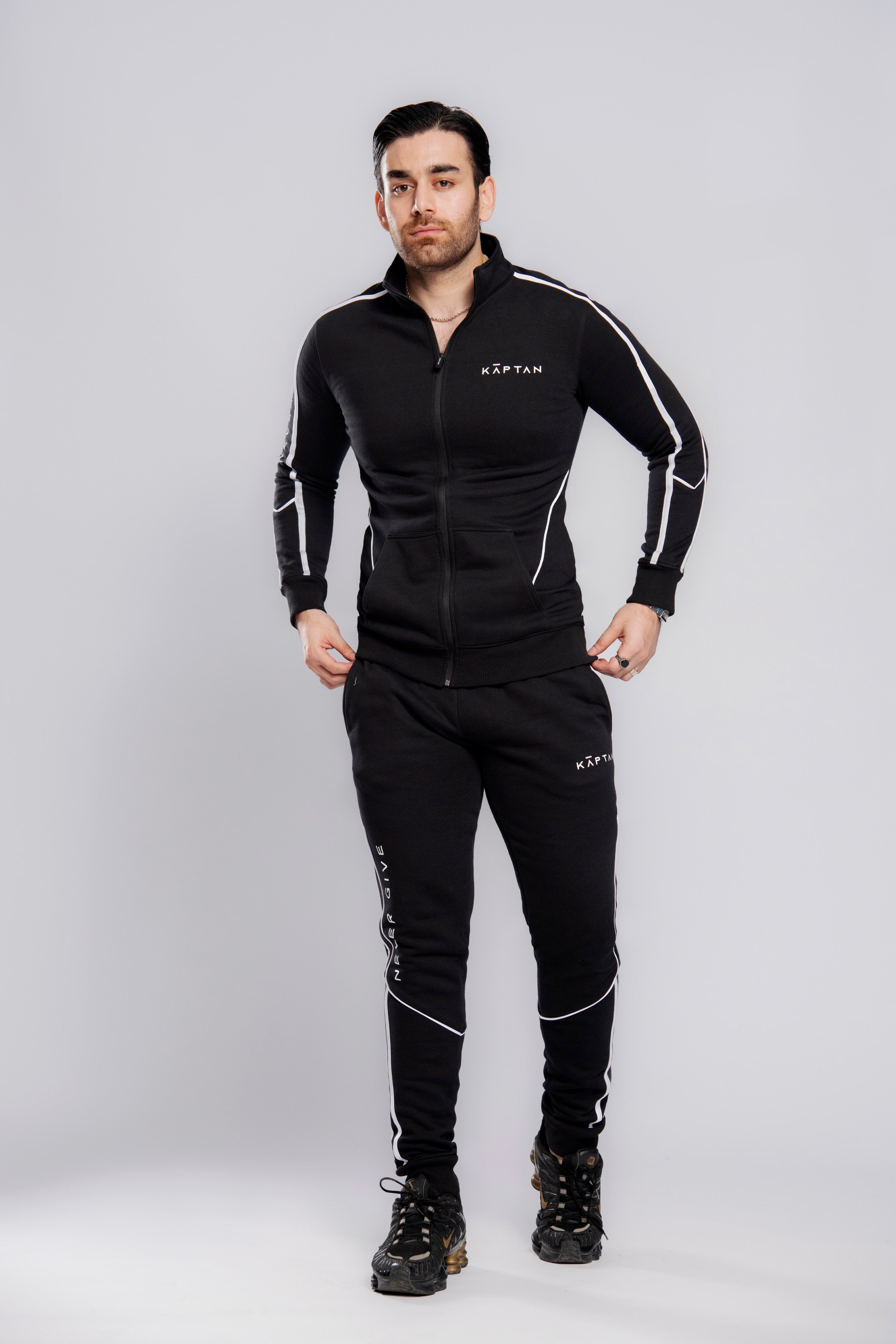 Liverpool Tracksuit Black | Kaptan